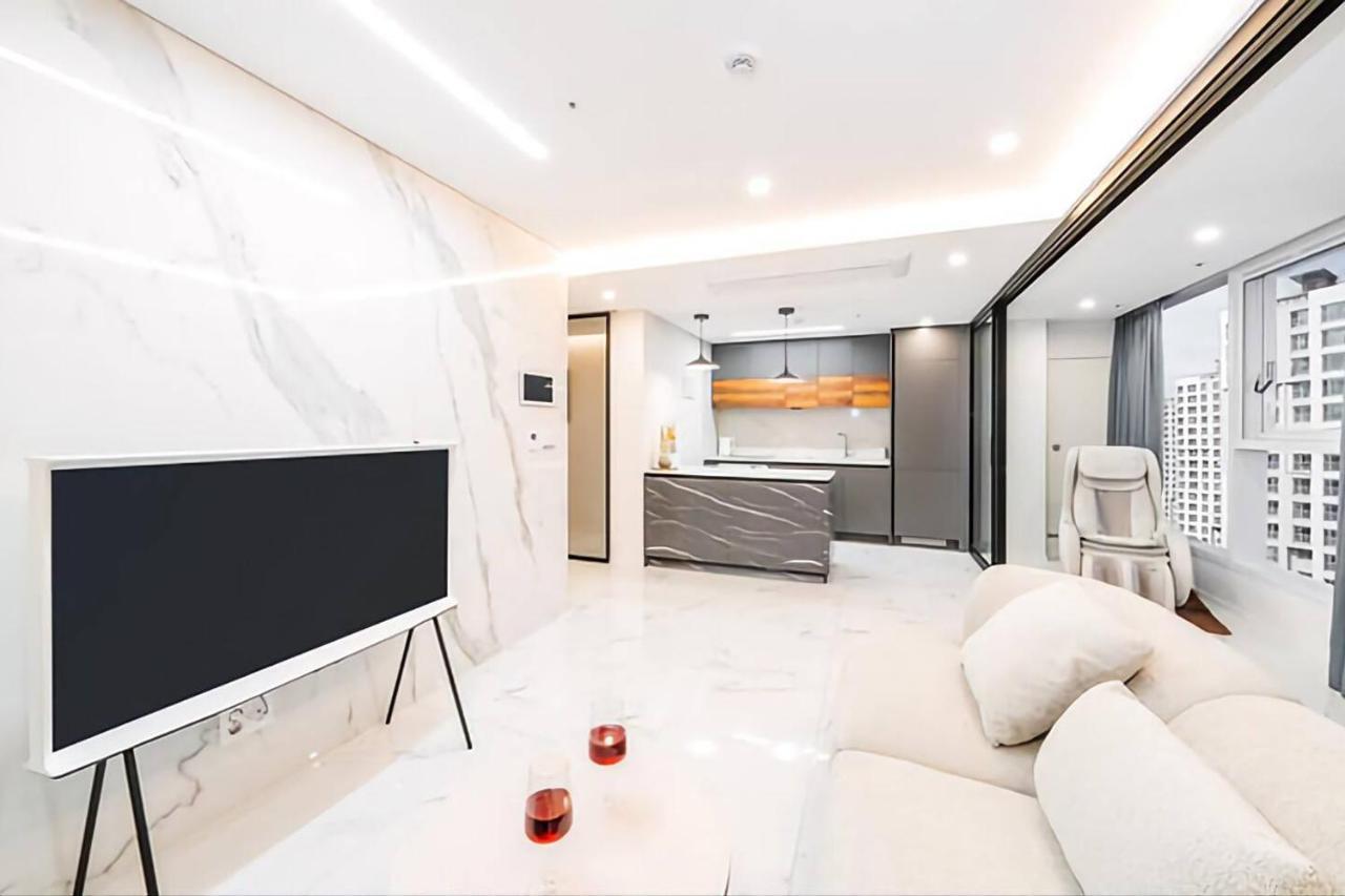 Uh Flat The Seocho Apartment